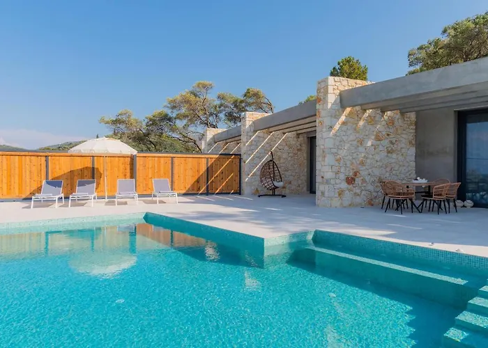 Villa Serapias By Posarellivillas