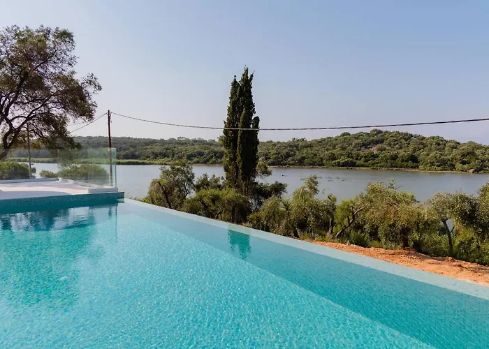 Villa Serapias By Posarellivillas Akharavi