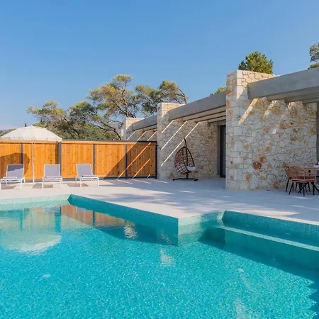 Villa Serapias By Posarellivillas